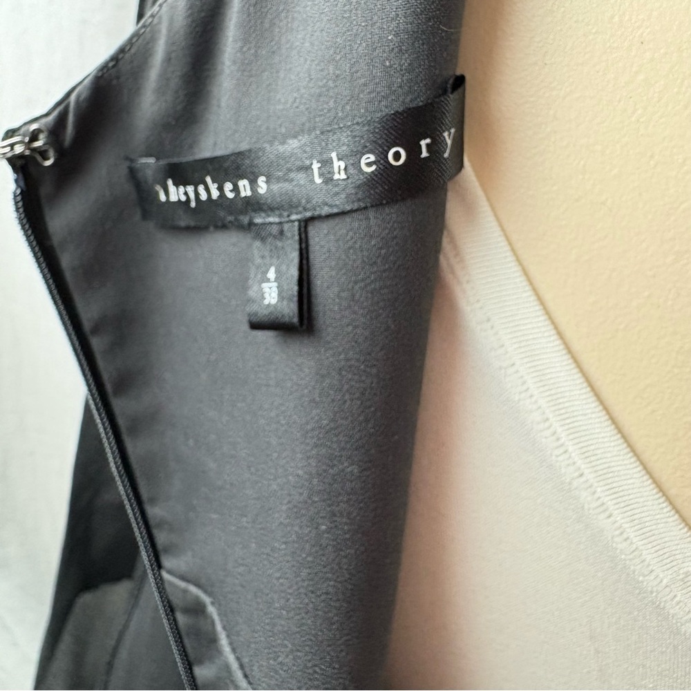 Theyskens' Theory
Autre Marque Dalmy Fishu Dress Black Dark Grey 4 - Picture 13 of 16